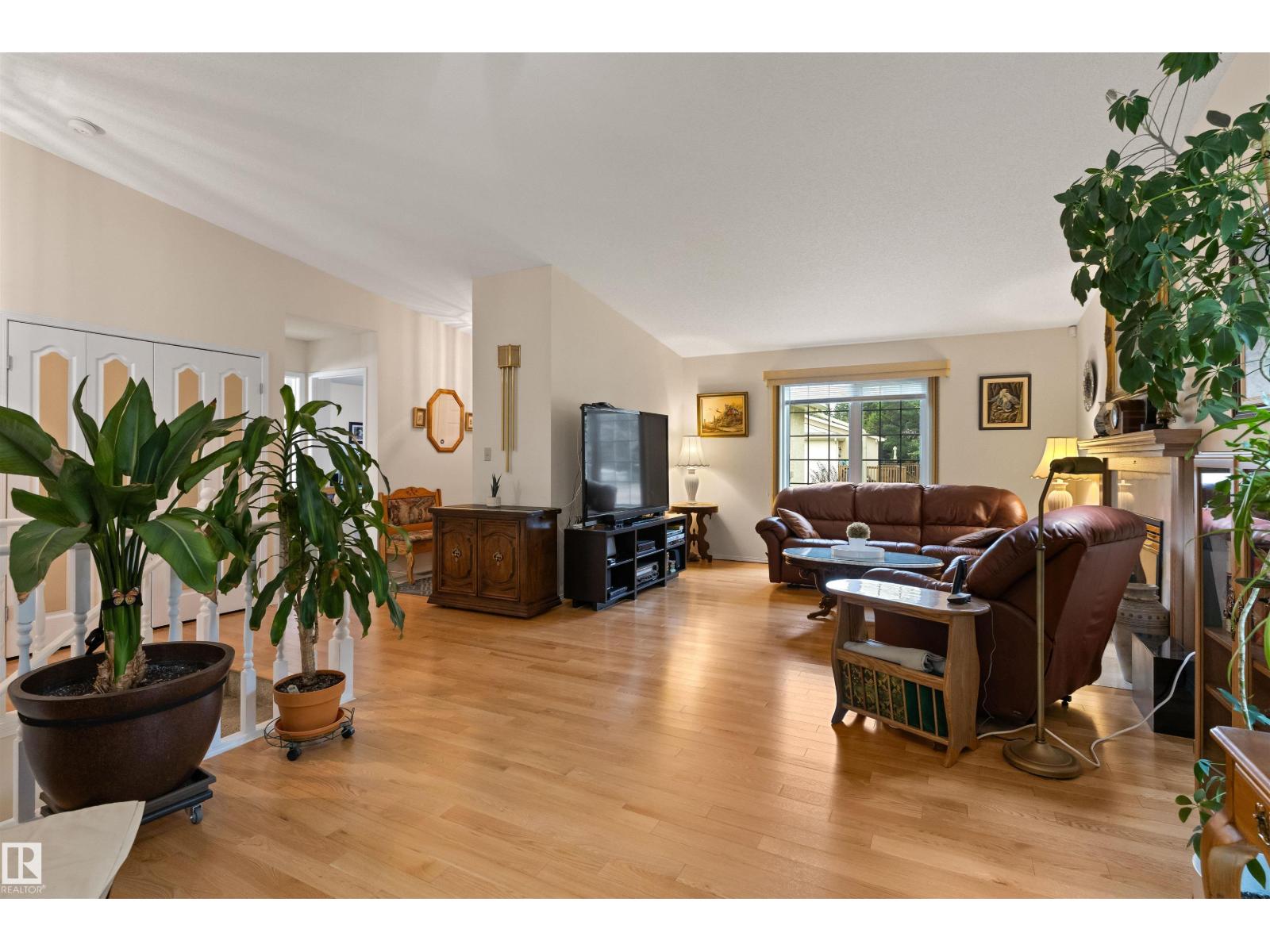 #1 10 GRANGE DR - 11