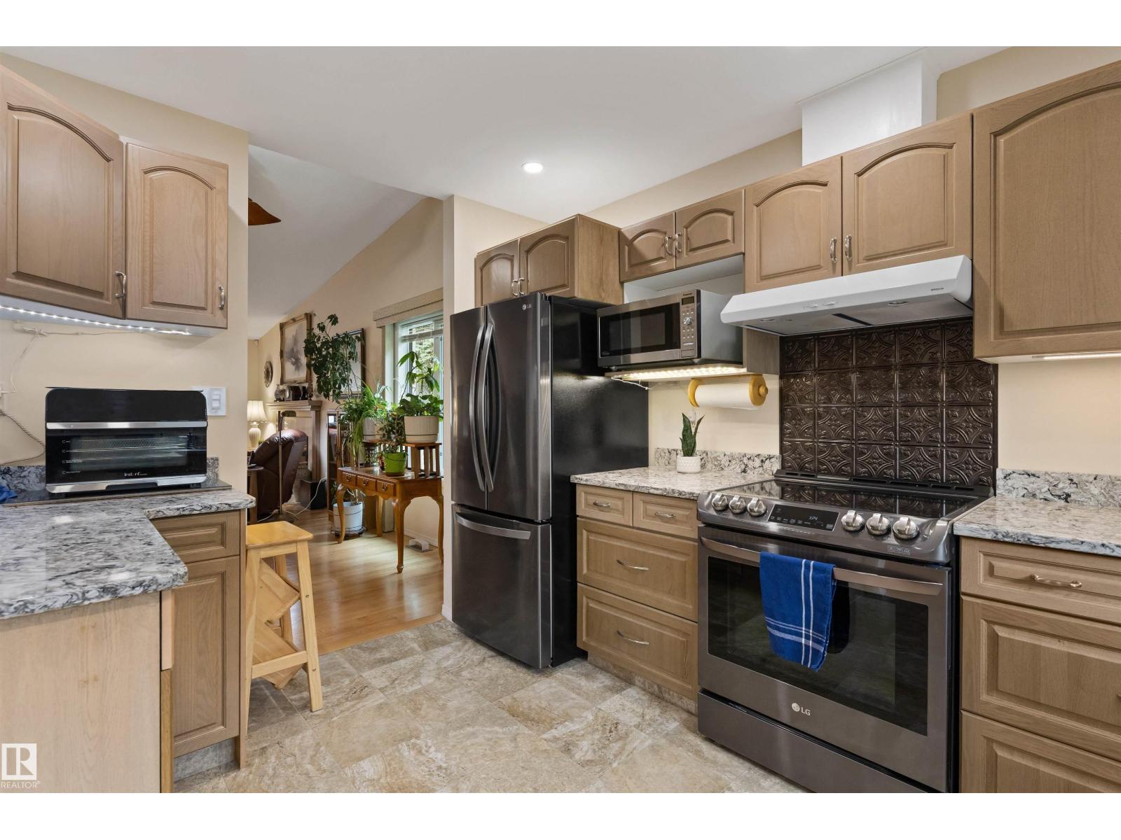 #1 10 GRANGE DR - 14