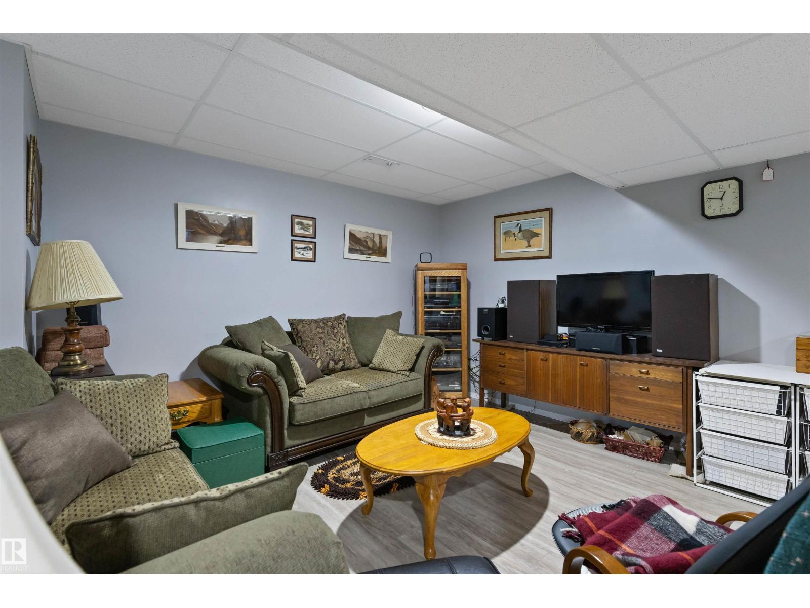 #1 10 GRANGE DR - 32