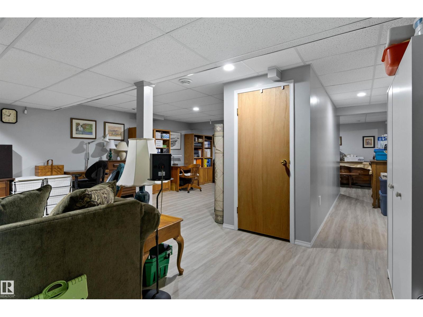 #1 10 GRANGE DR - Image 33