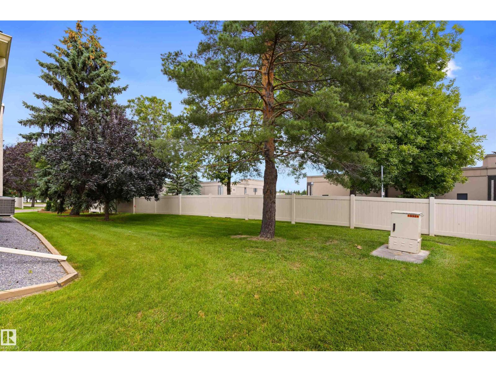 #1 10 GRANGE DR - 44
