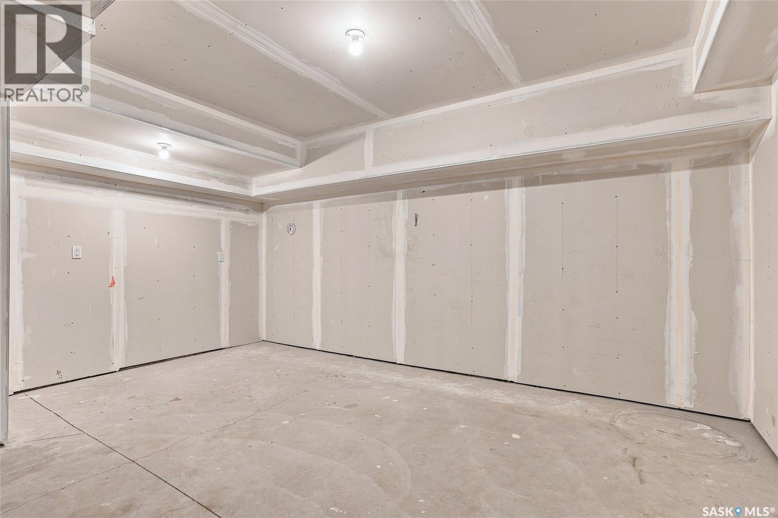 #724 701 Meadows BOULEVARD - Image 33