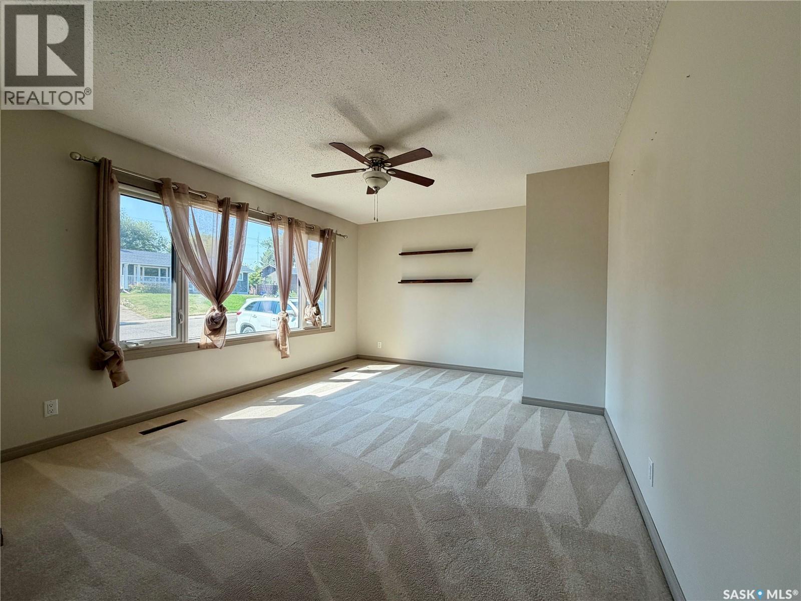 97 Burke CRESCENT - 2