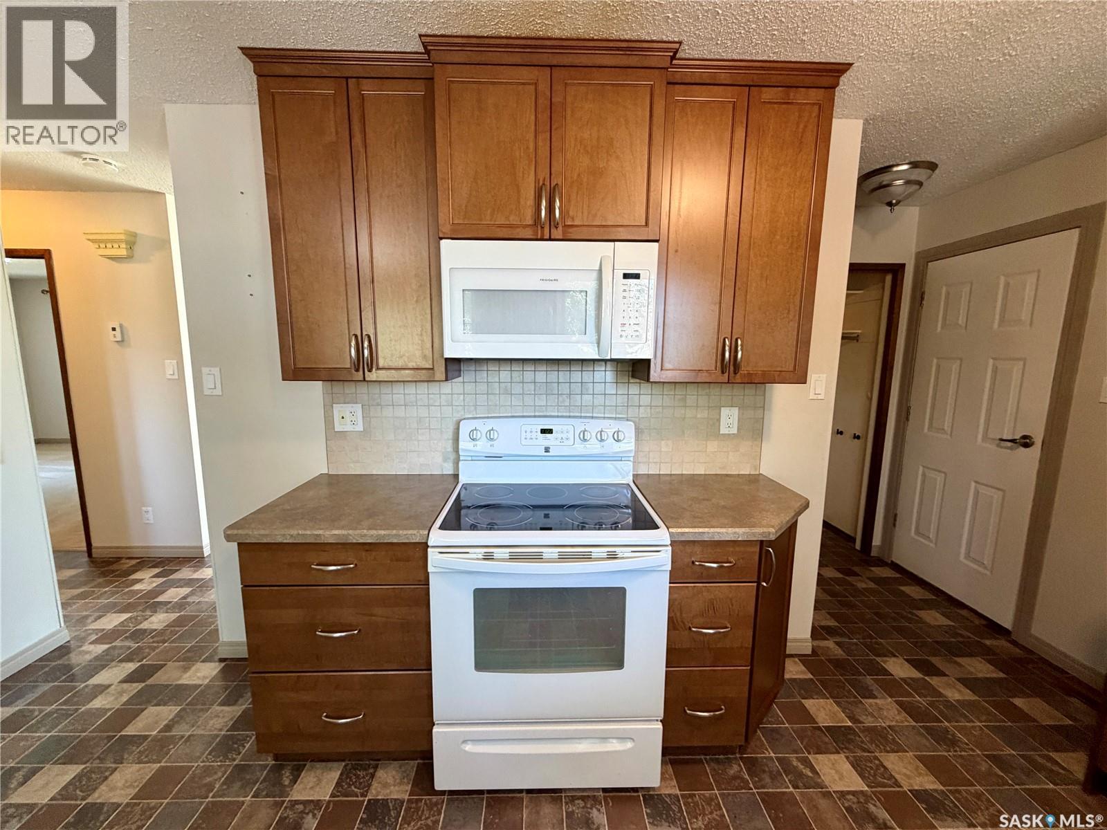 97 Burke CRESCENT - Image 3