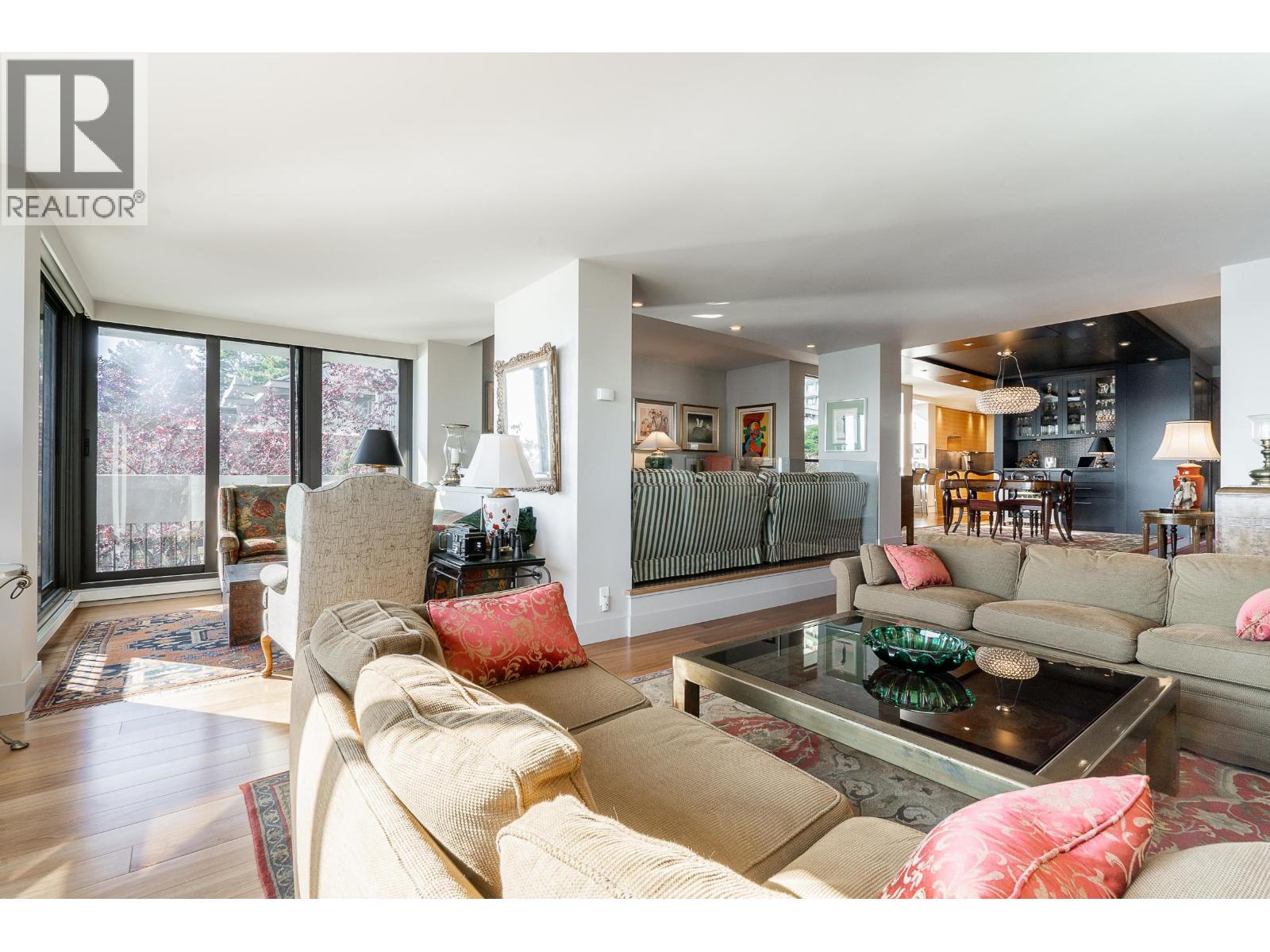 301 1930 BELLEVUE AVENUE, West Vancouver