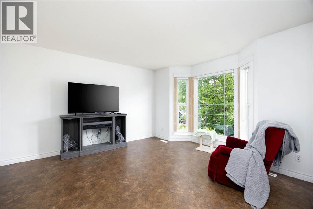 182 Mcdougall Crescent - 7