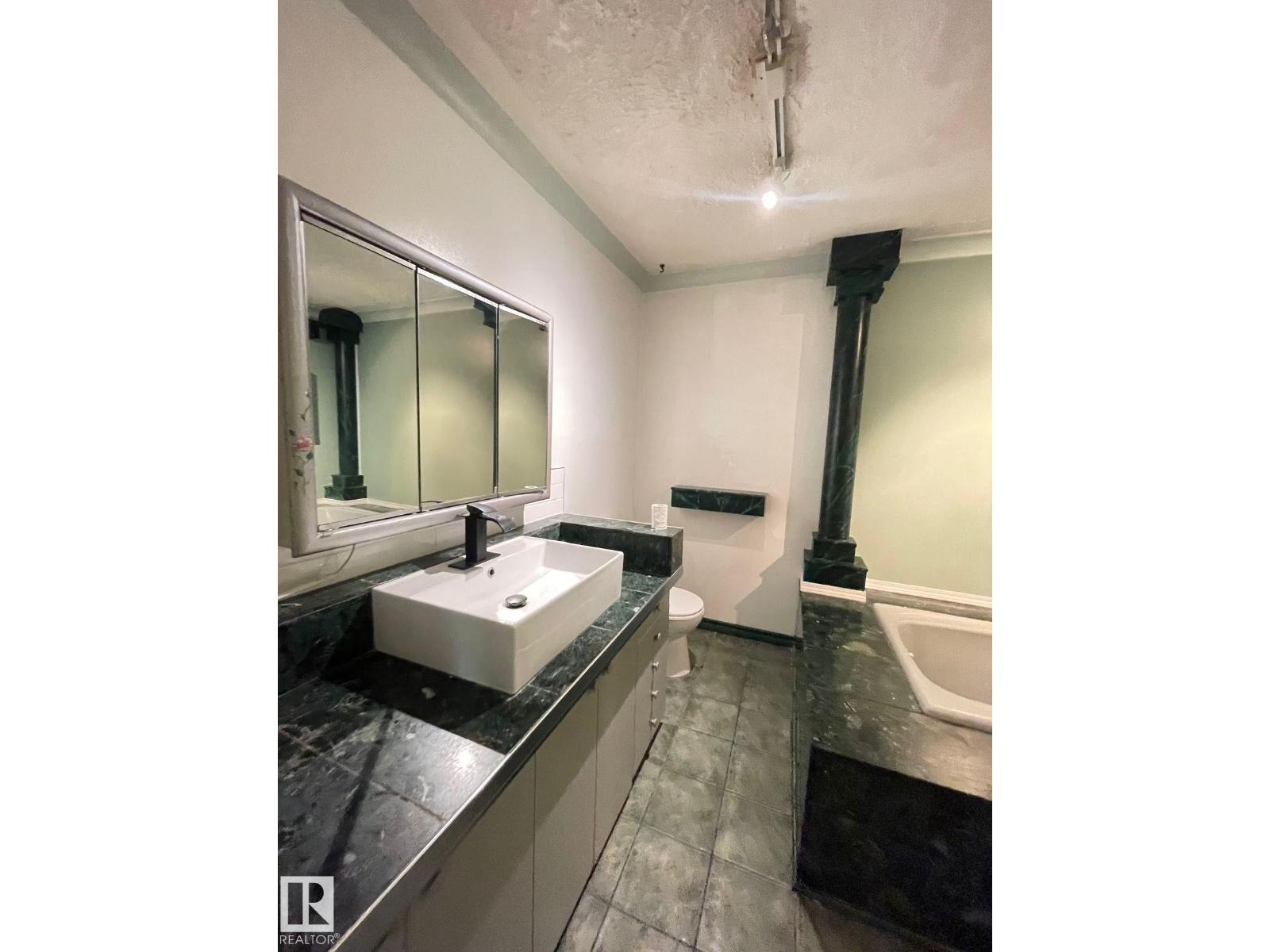 11643 76 AV NW - Image 16