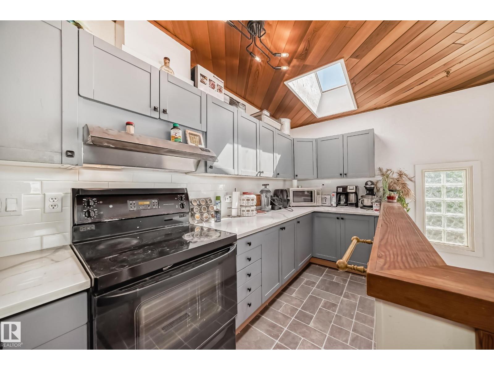 11643 76 AV NW - Image 8
