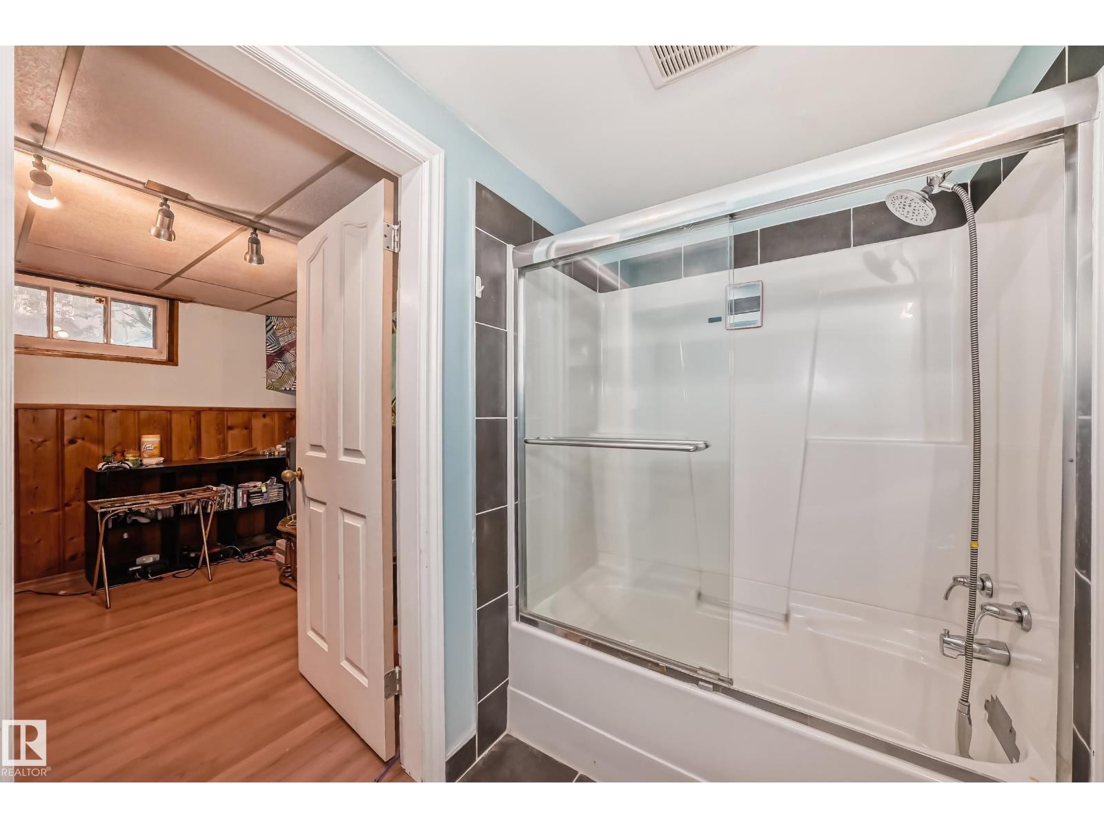 11643 76 AV NW - 30