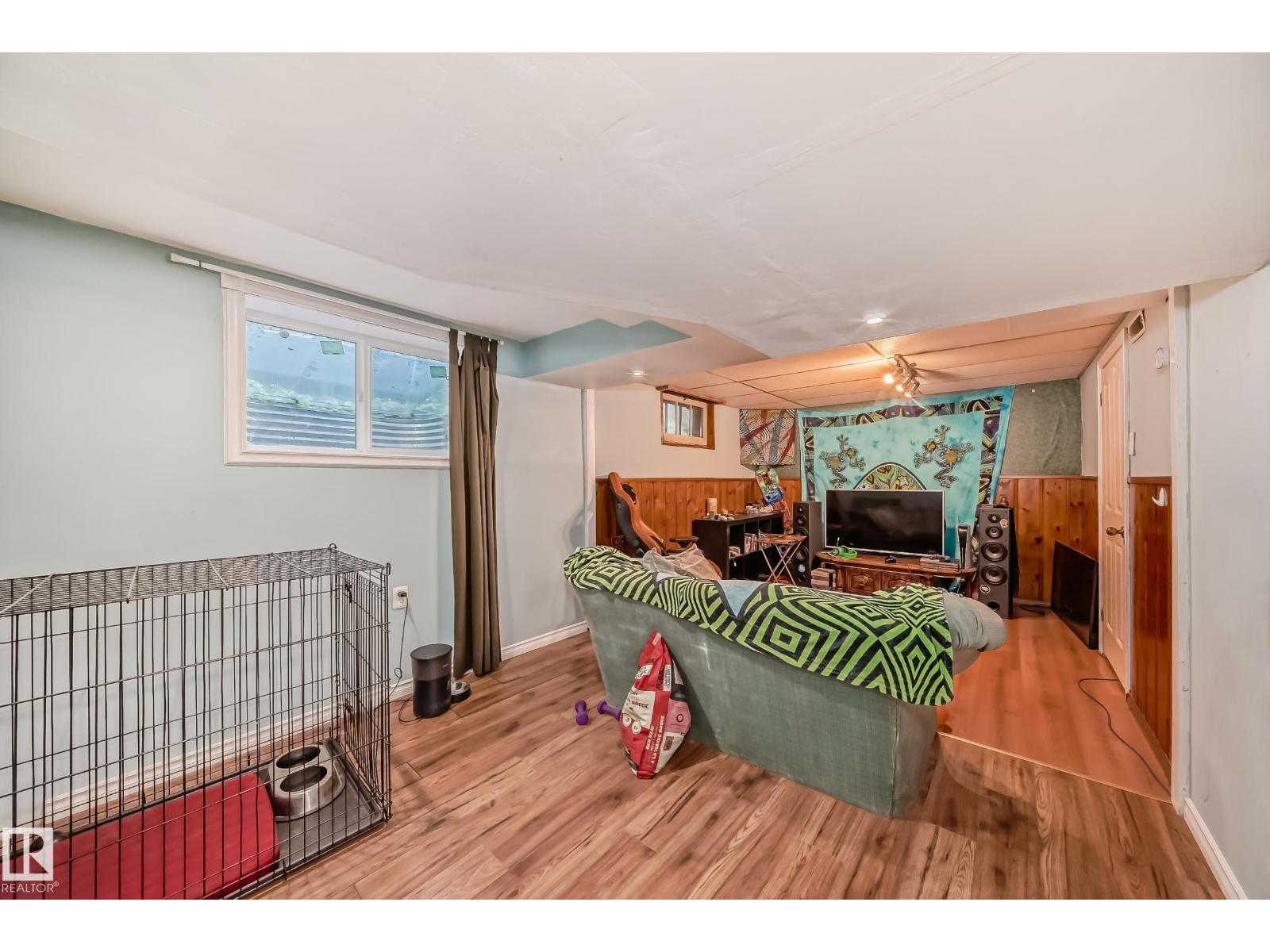 11643 76 AV NW - 27