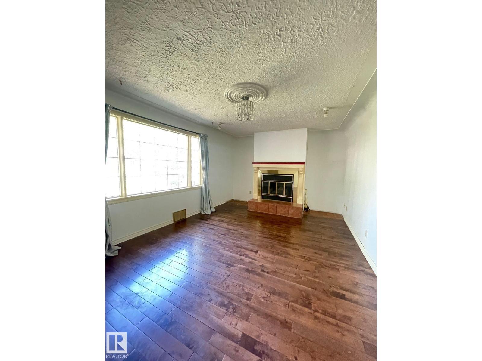 11643 76 AV NW - 7