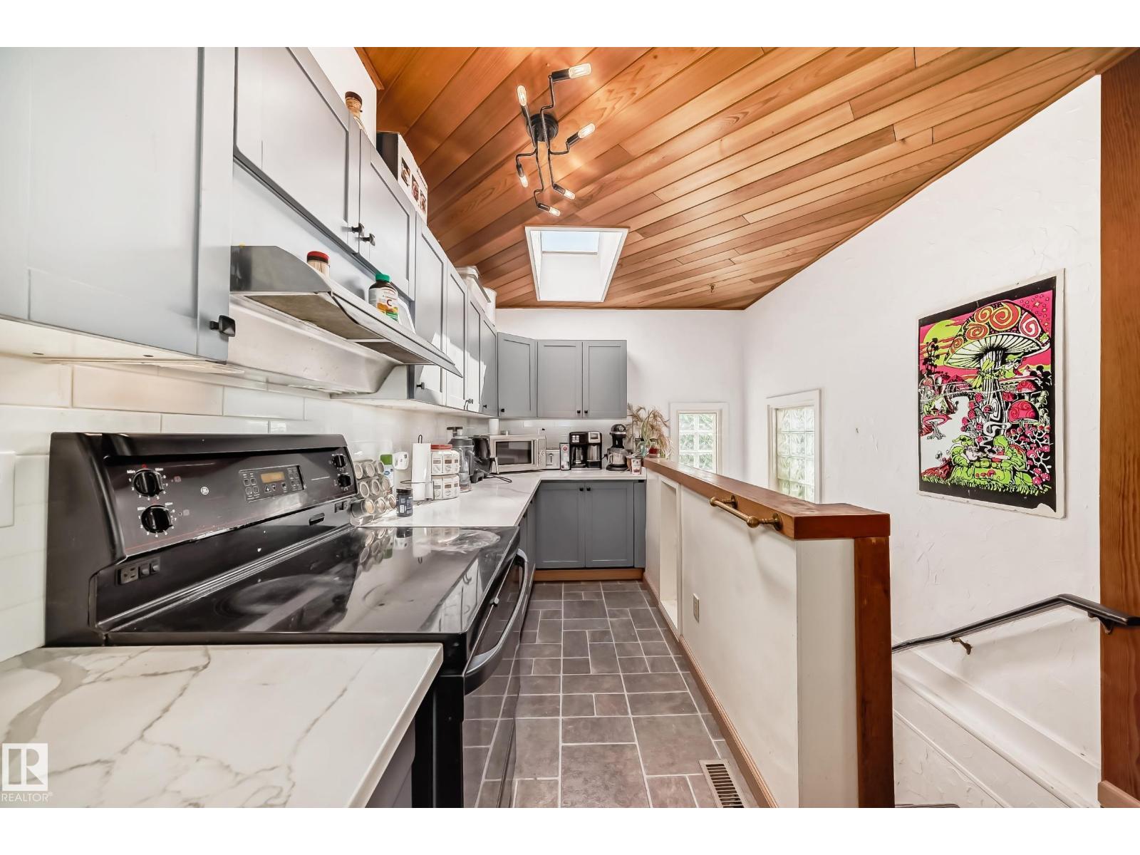 11643 76 AV NW - Image 9