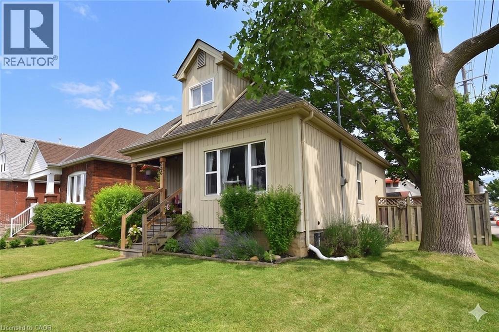 56 BARONS Avenue N - 2