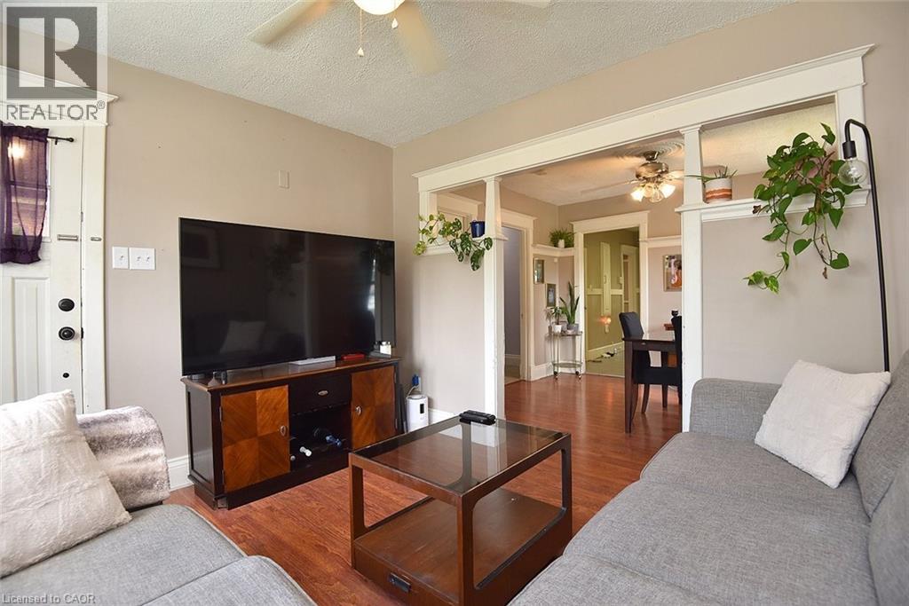56 BARONS Avenue N - Image 7