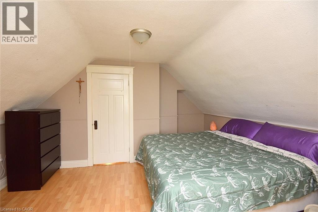 56 BARONS Avenue N - Image 27