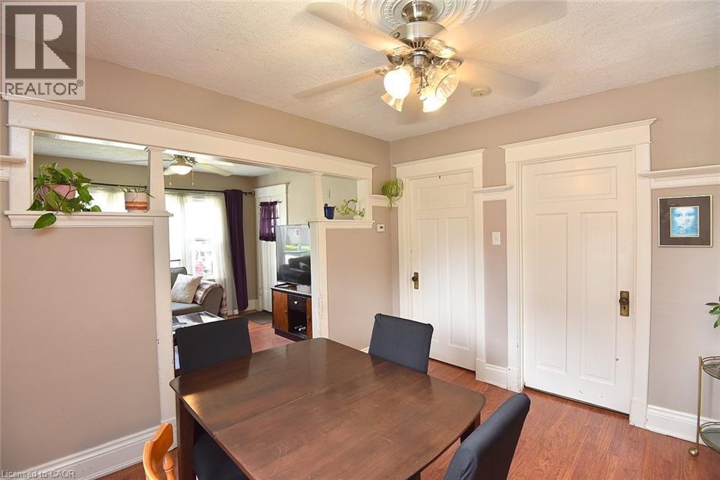 56 BARONS Avenue N - 11
