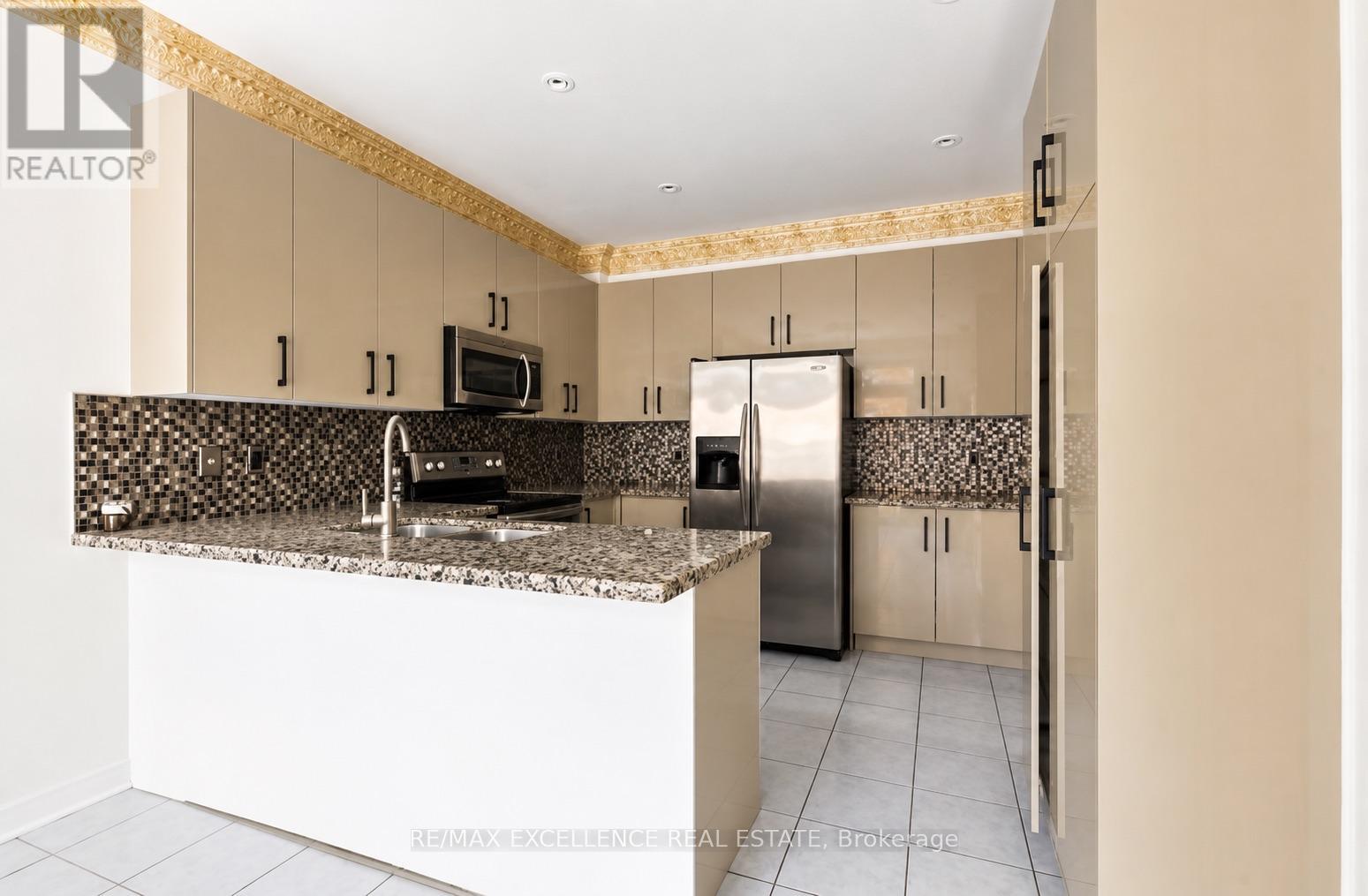 21 CASTLE MOUNTAIN DRIVE - Image 13