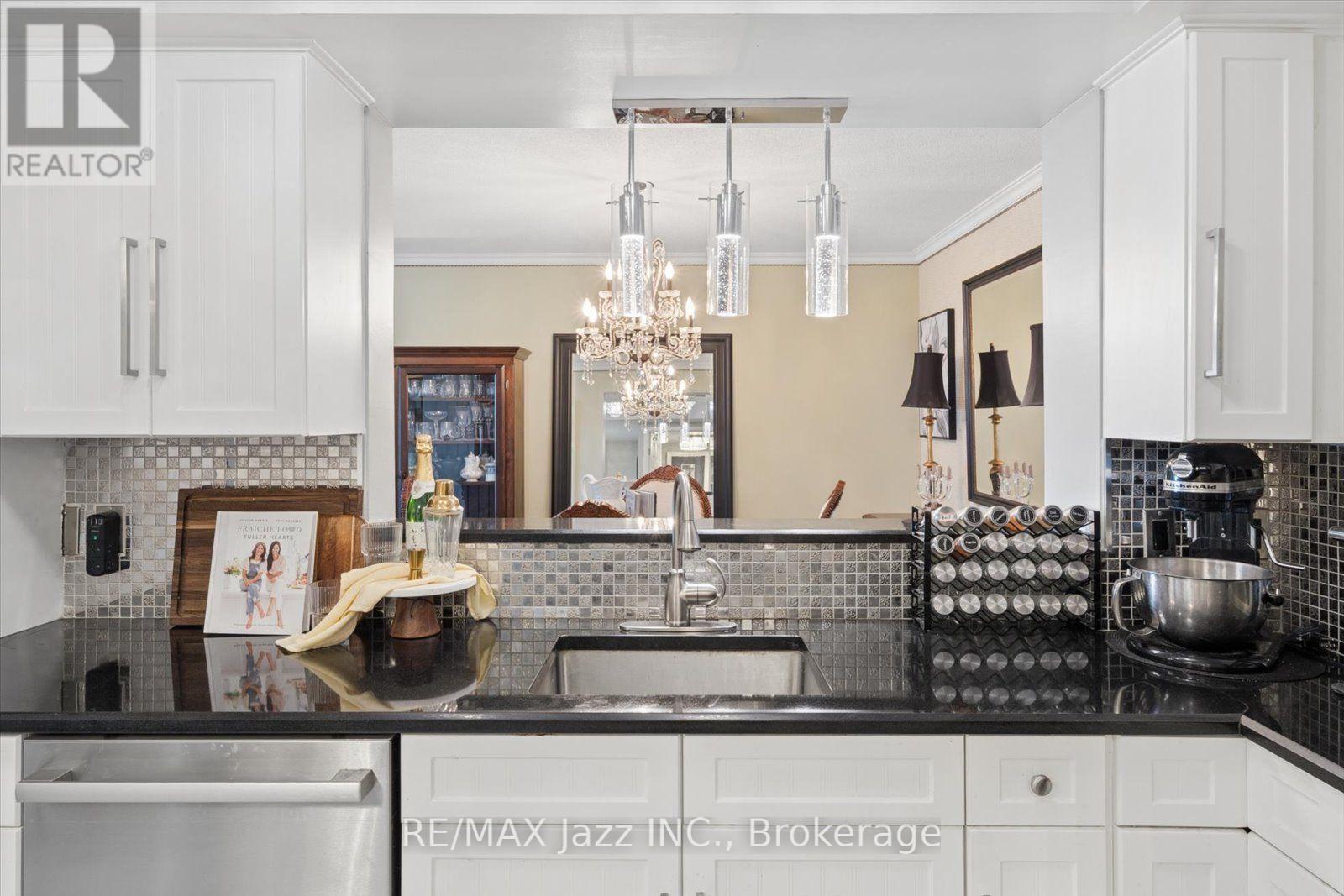 #1003 360 WATSON STREET W - Image 9