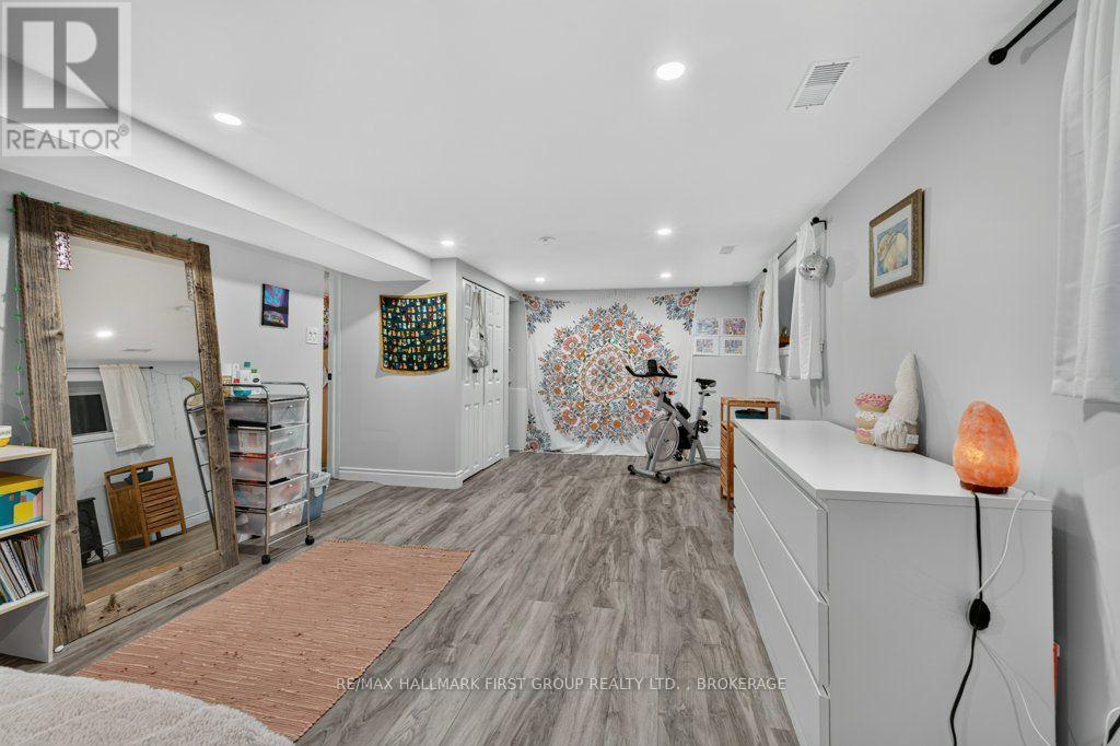 20 DRENNAN STREET - 24
