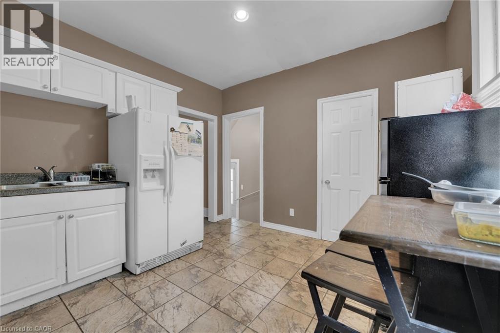 738 KING Street W - 10