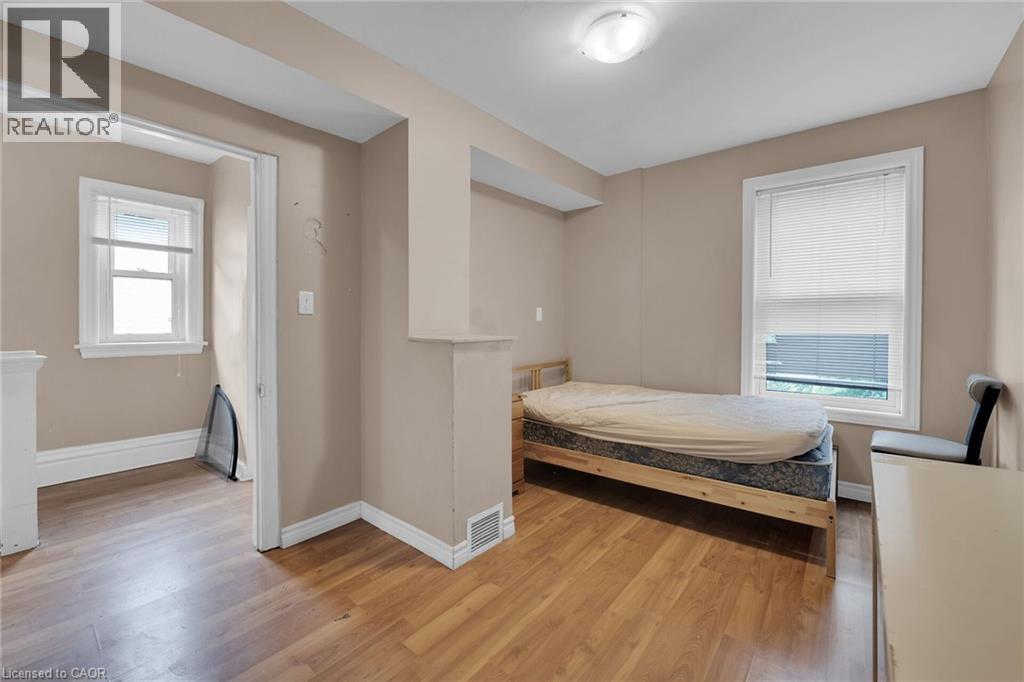 738 KING Street W - Image 17