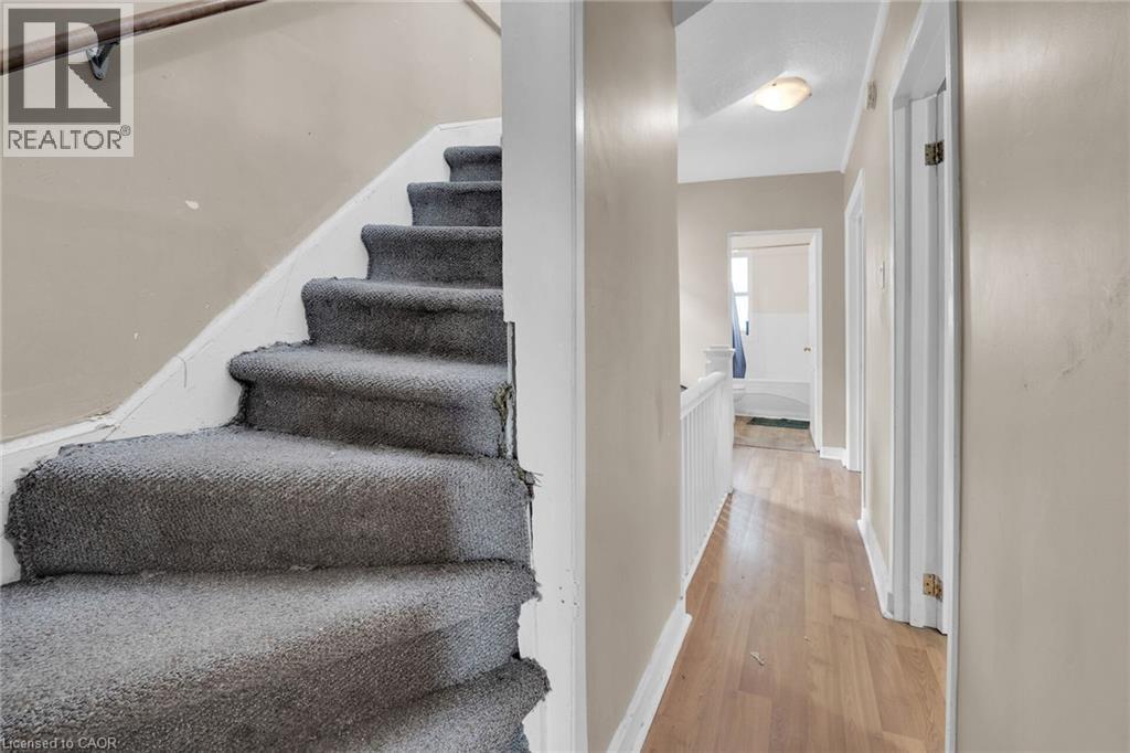 738 KING Street W - 23