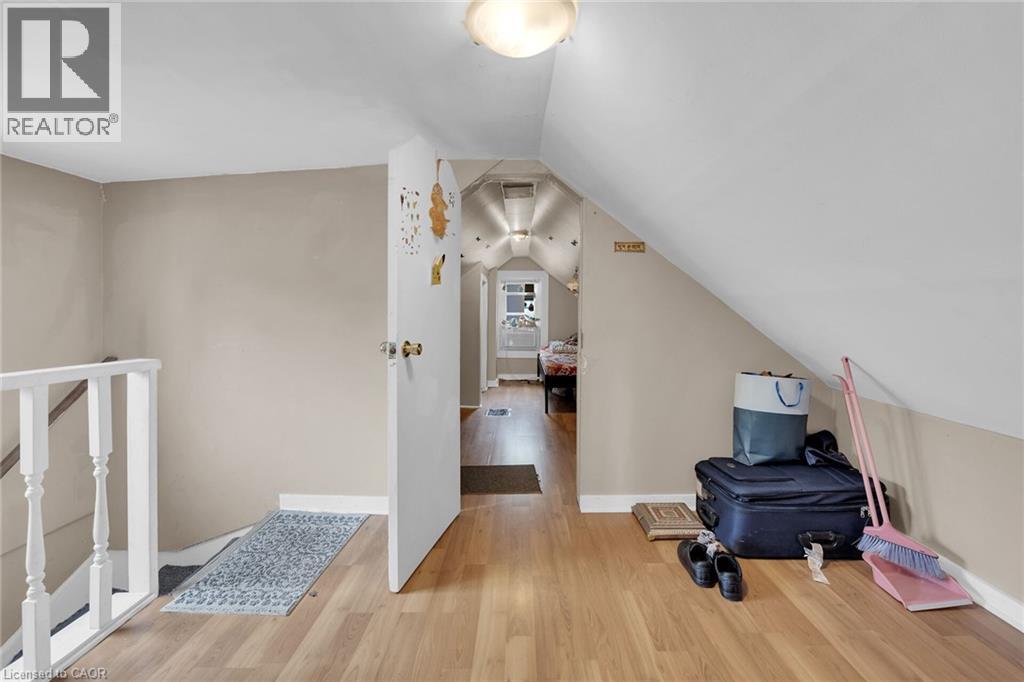 738 KING Street W - 26