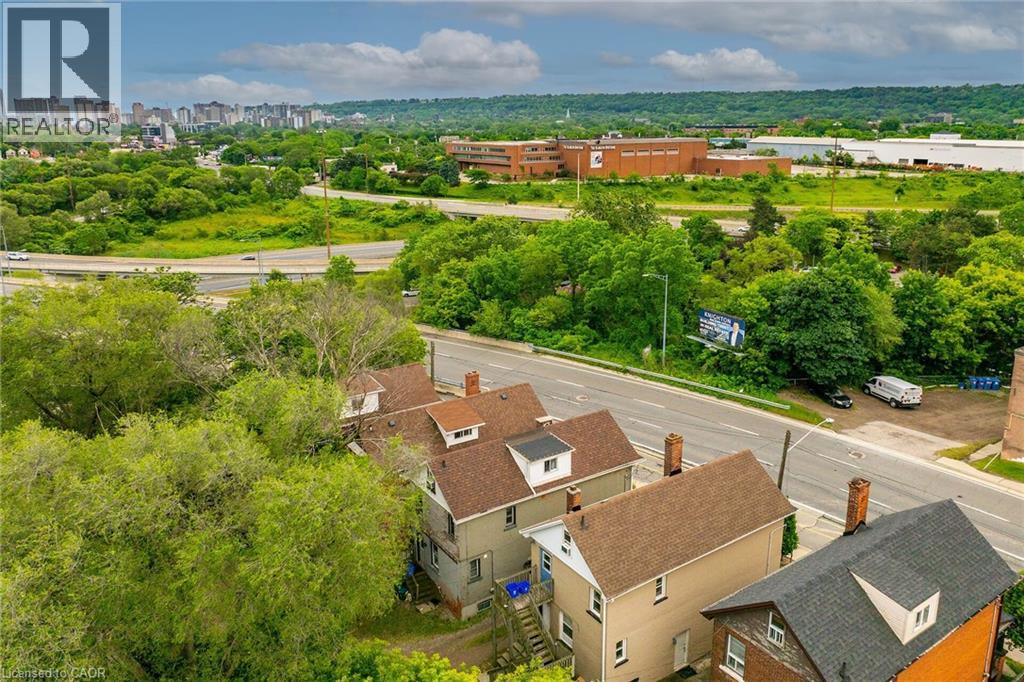 738 KING Street W - 40