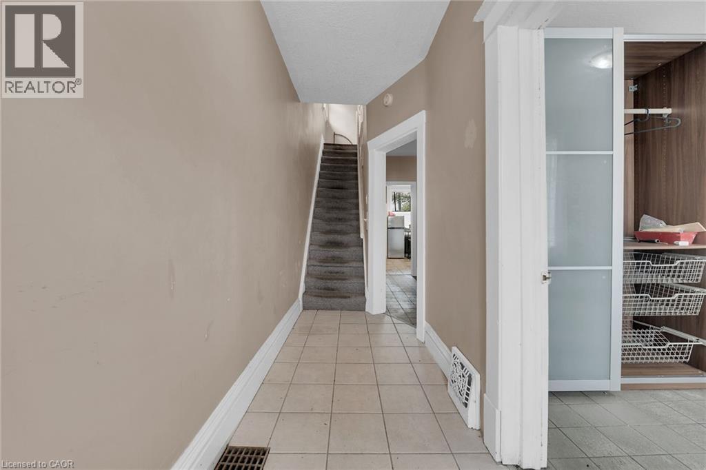 738 KING Street W - 14