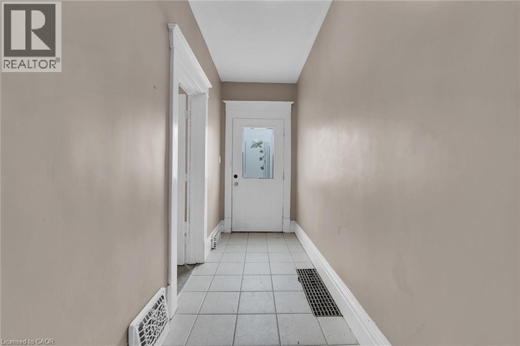 738 KING Street W - 13
