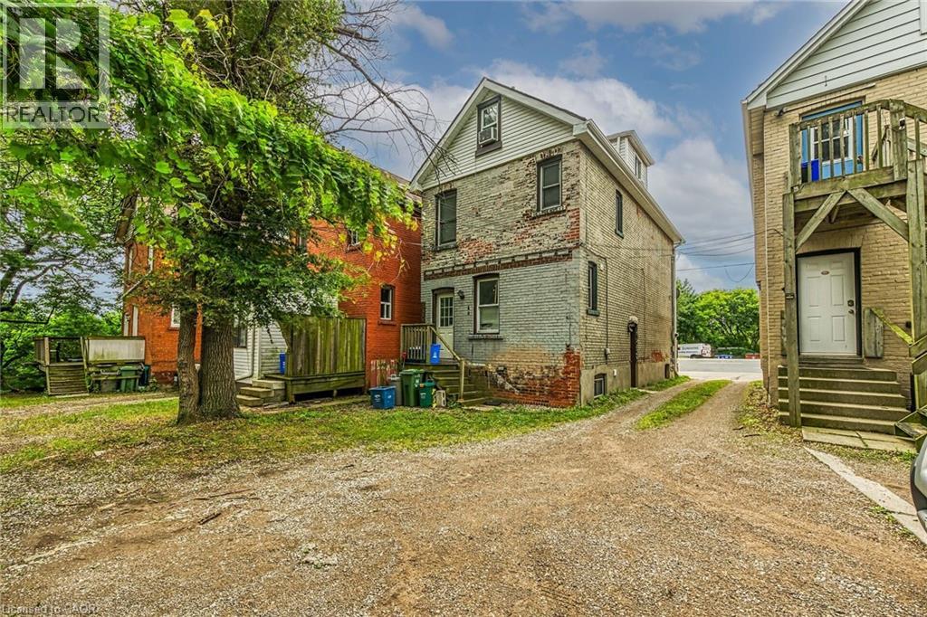 738 KING Street W - Image 35