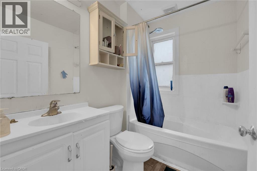 738 KING Street W - 18