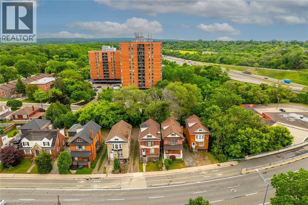 738 KING Street W - Image 37