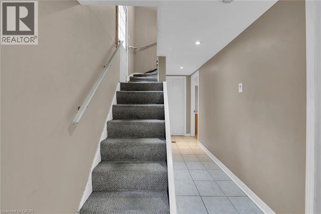 738 KING Street W - 29