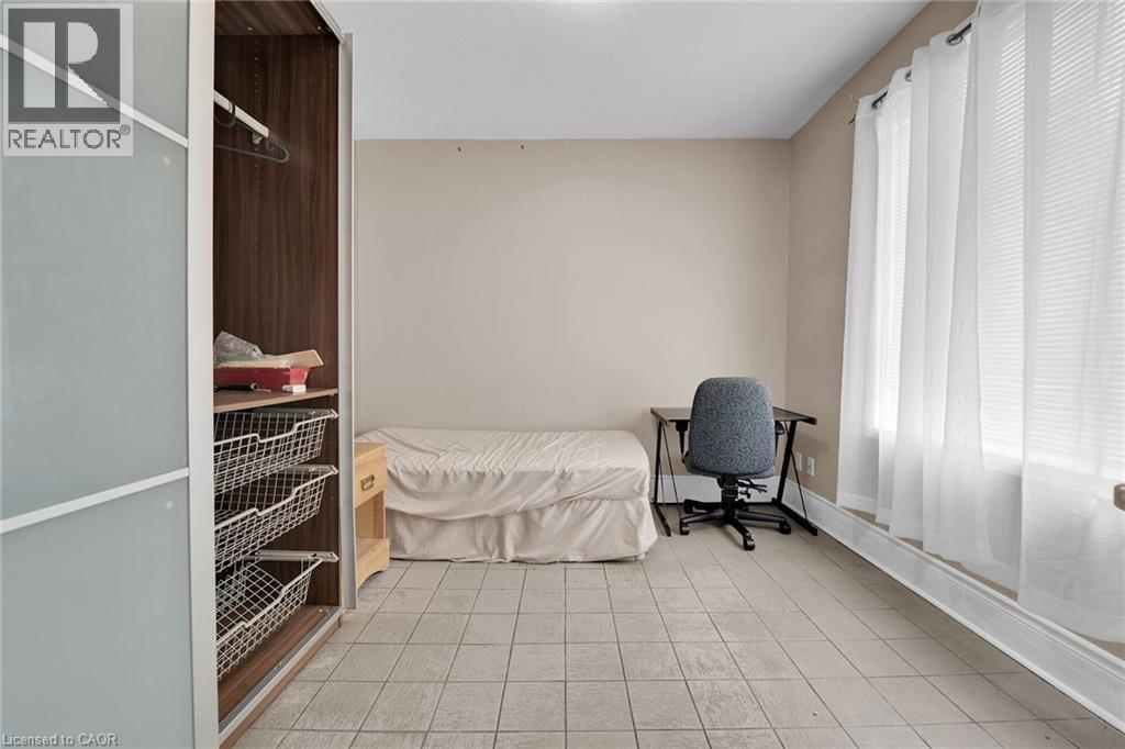 738 KING Street W - Image 15