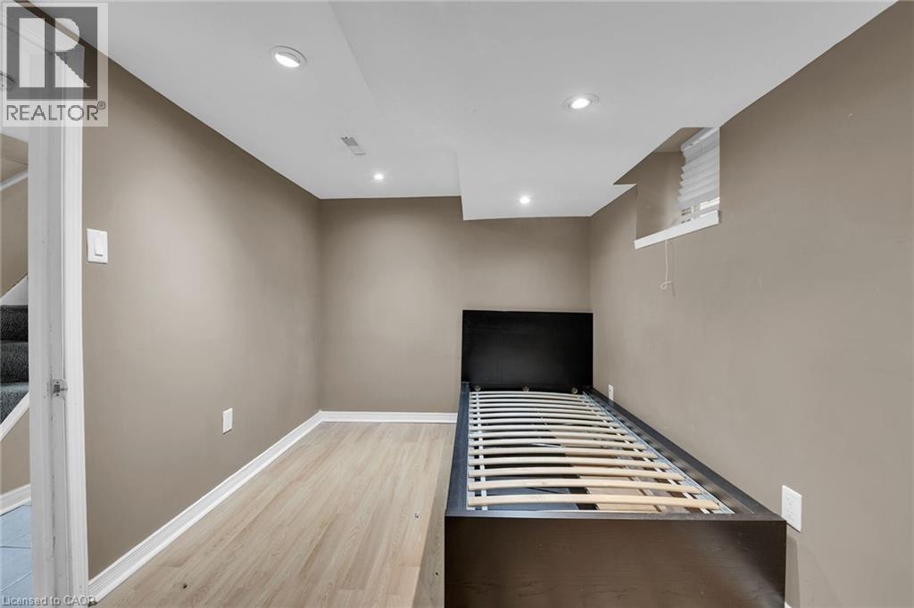 738 KING Street W - Image 30
