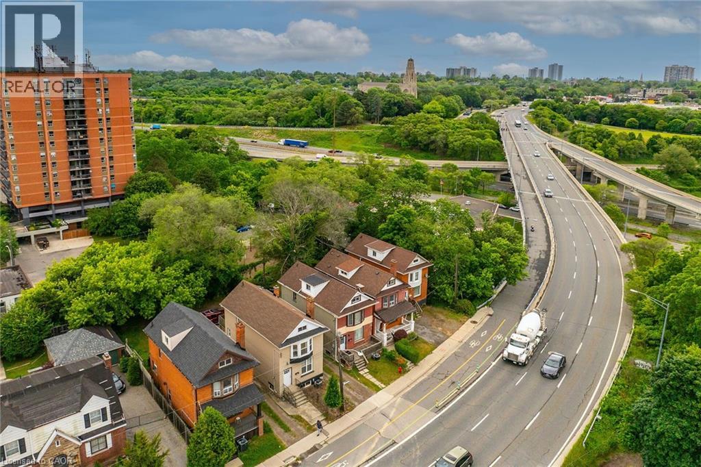 738 KING Street W - 38