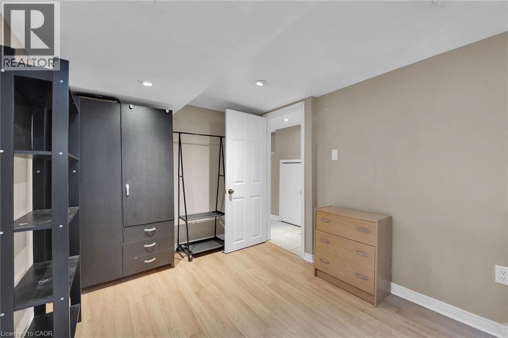 738 KING Street W - 32