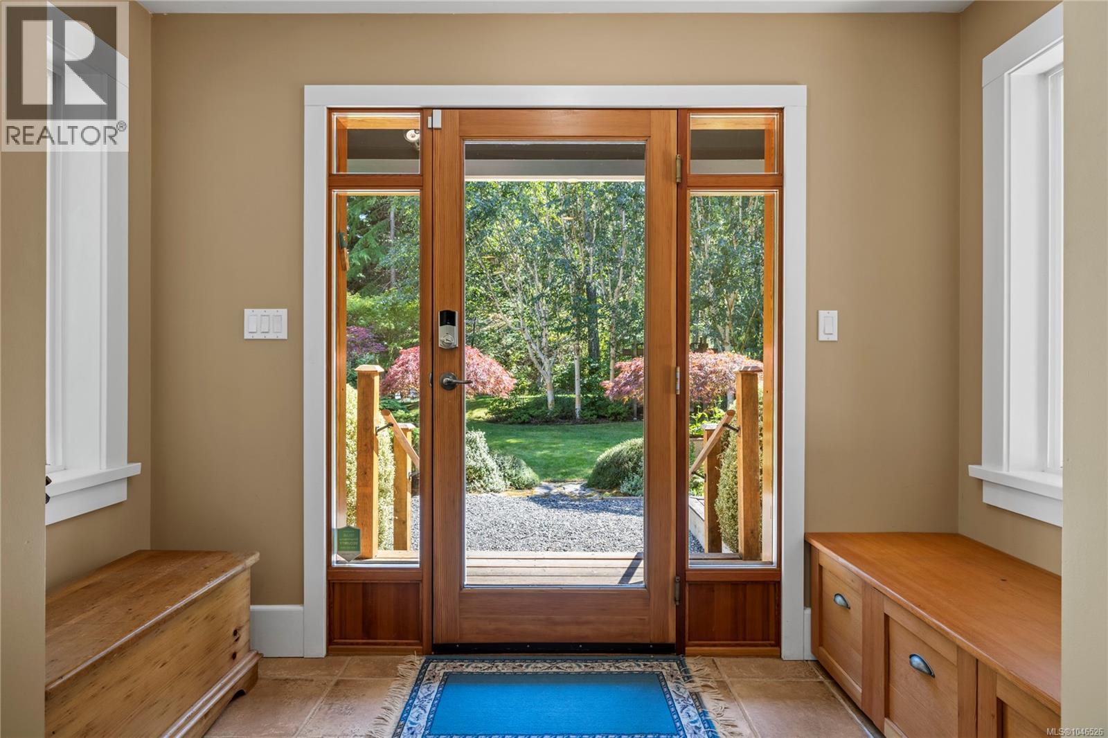 825 Fern Rd E, Qualicum Beach