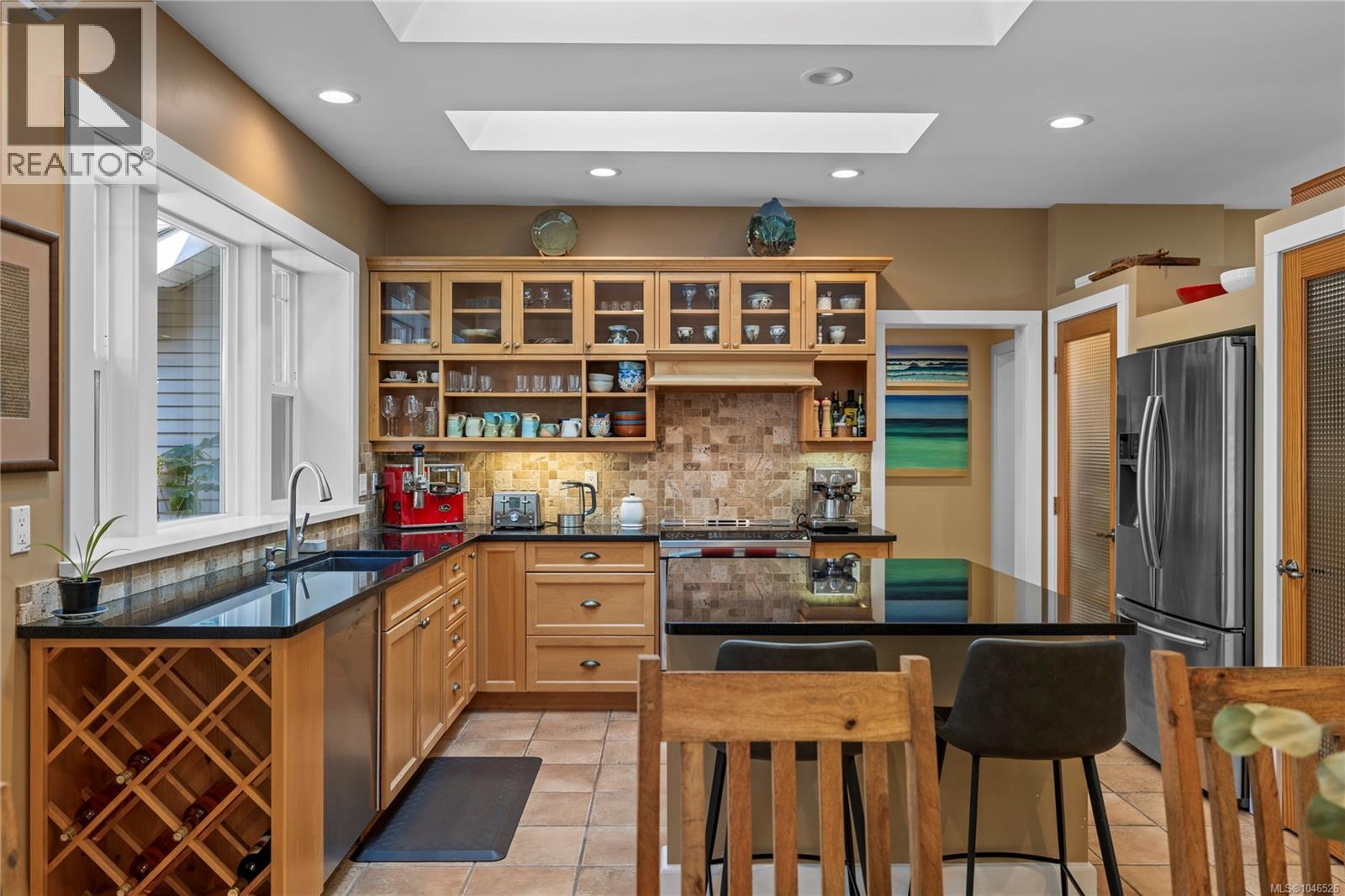 825 Fern Rd E, Qualicum Beach