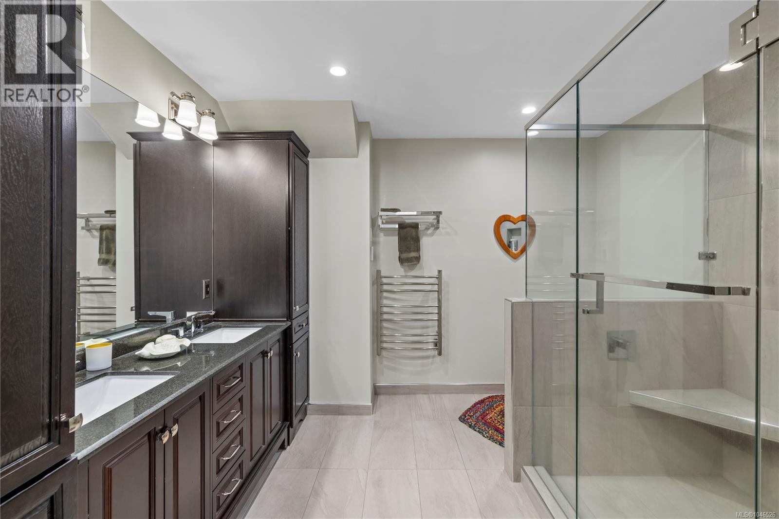 825 Fern Rd E - 36