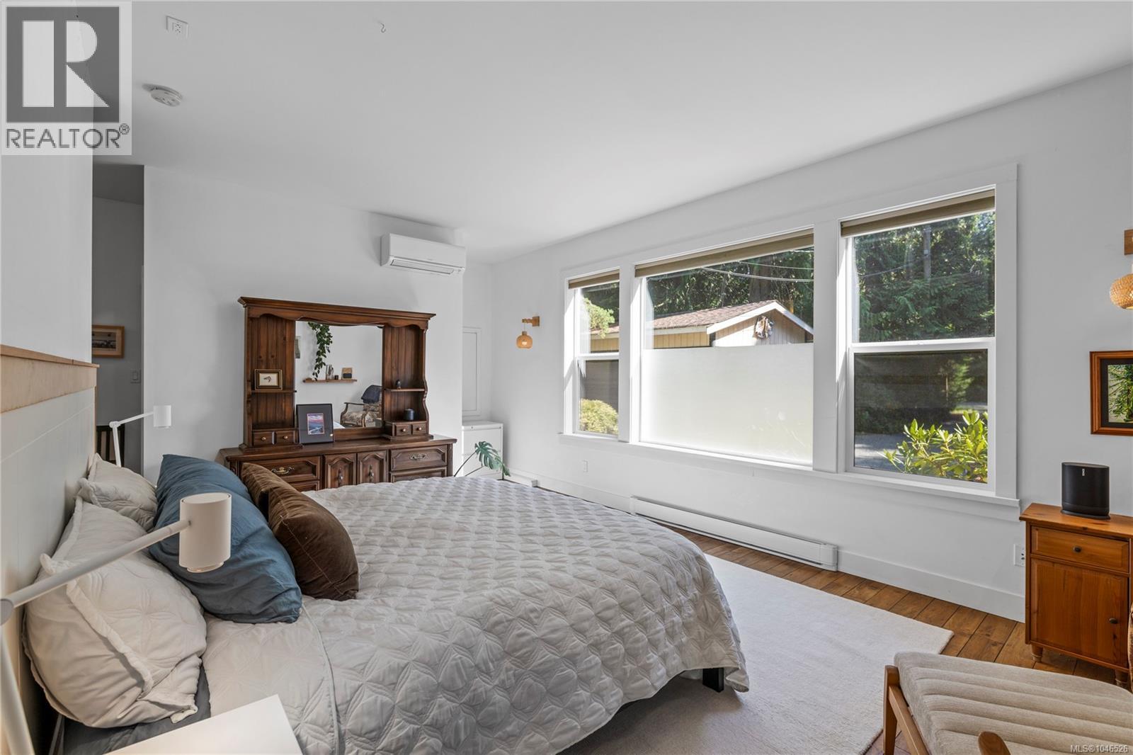825 Fern Rd E, Qualicum Beach