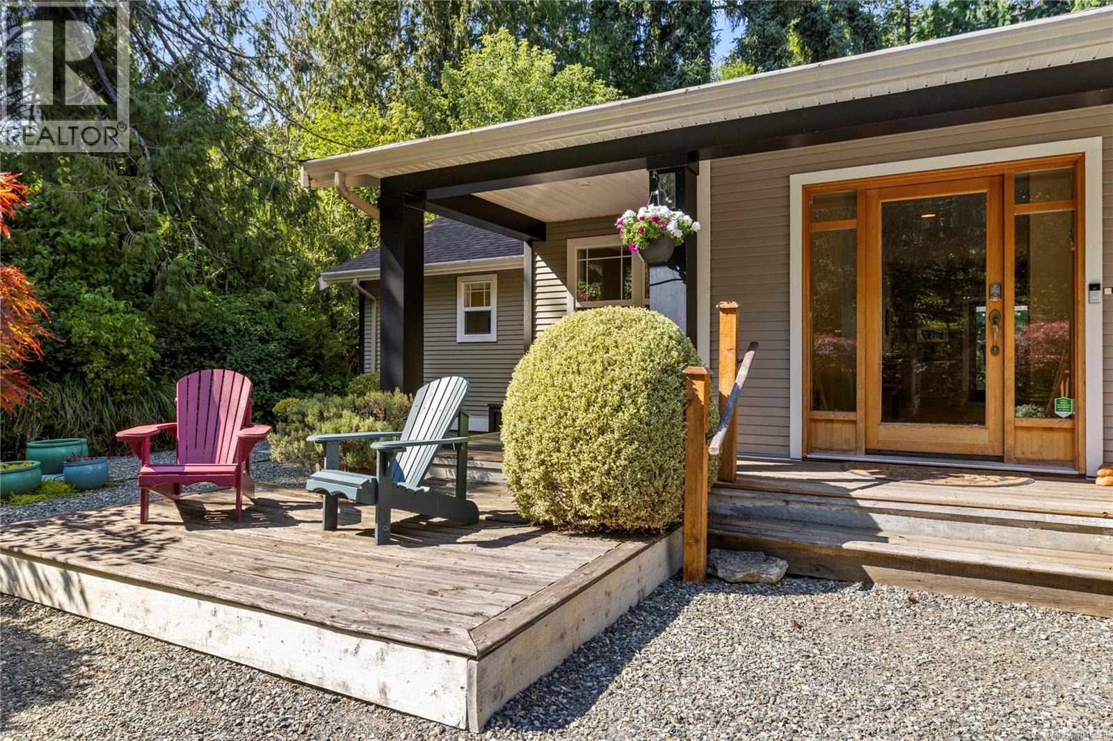 825 Fern Rd E - 49