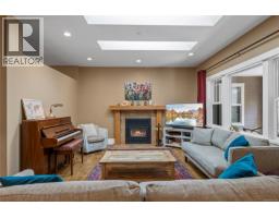 Kitchen - 825 Fern Rd E, Qualicum Beach, BC V9K1M3 Photo 16