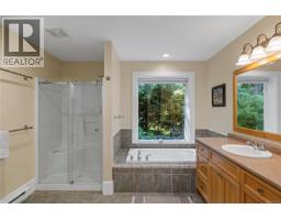 825 Fern Rd E, Qualicum Beach, BC V9K1M3 Photo 21