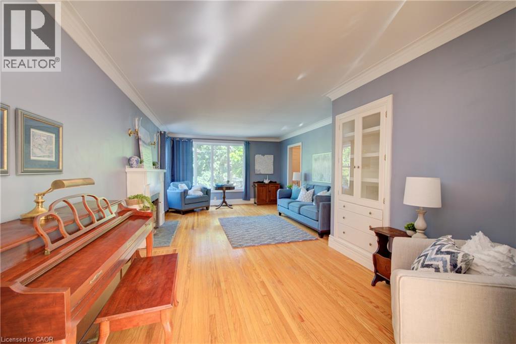 24 FOREST Road - Image 10