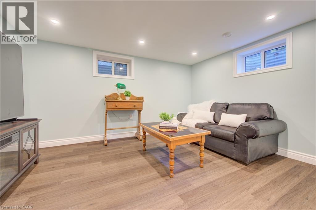 24 FOREST Road - 26