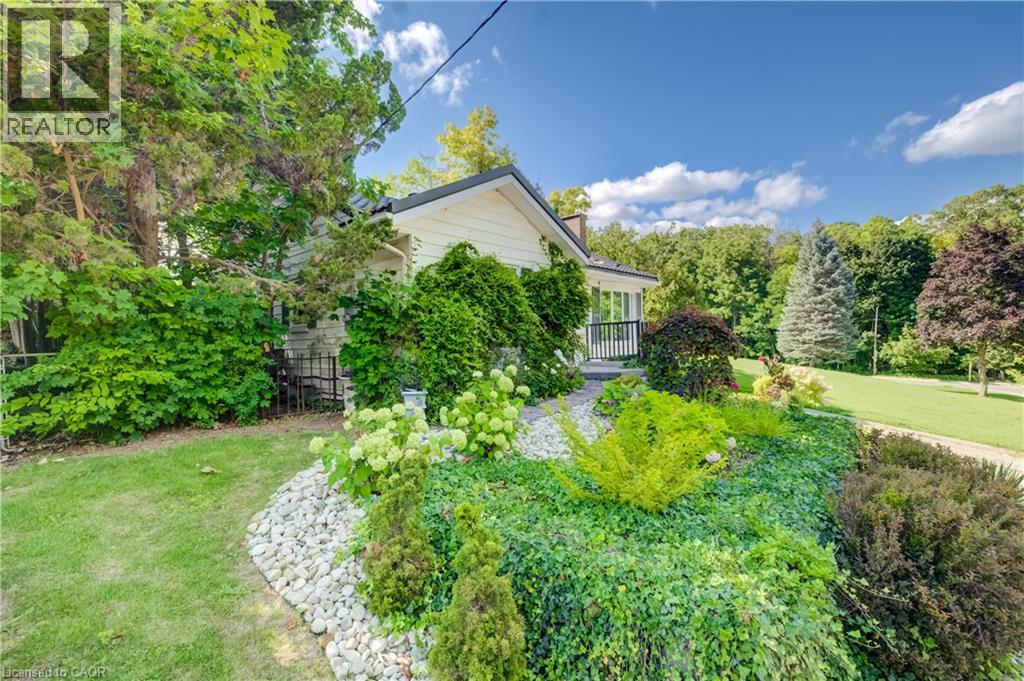 24 FOREST Road - Image 43