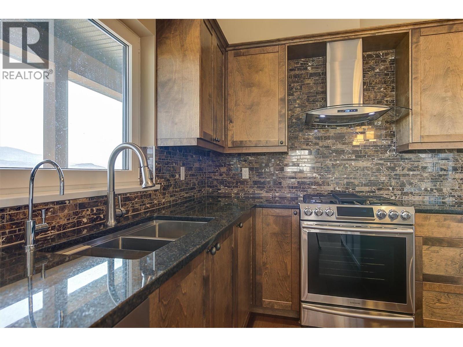 6172 Seymoure Avenue, Peachland