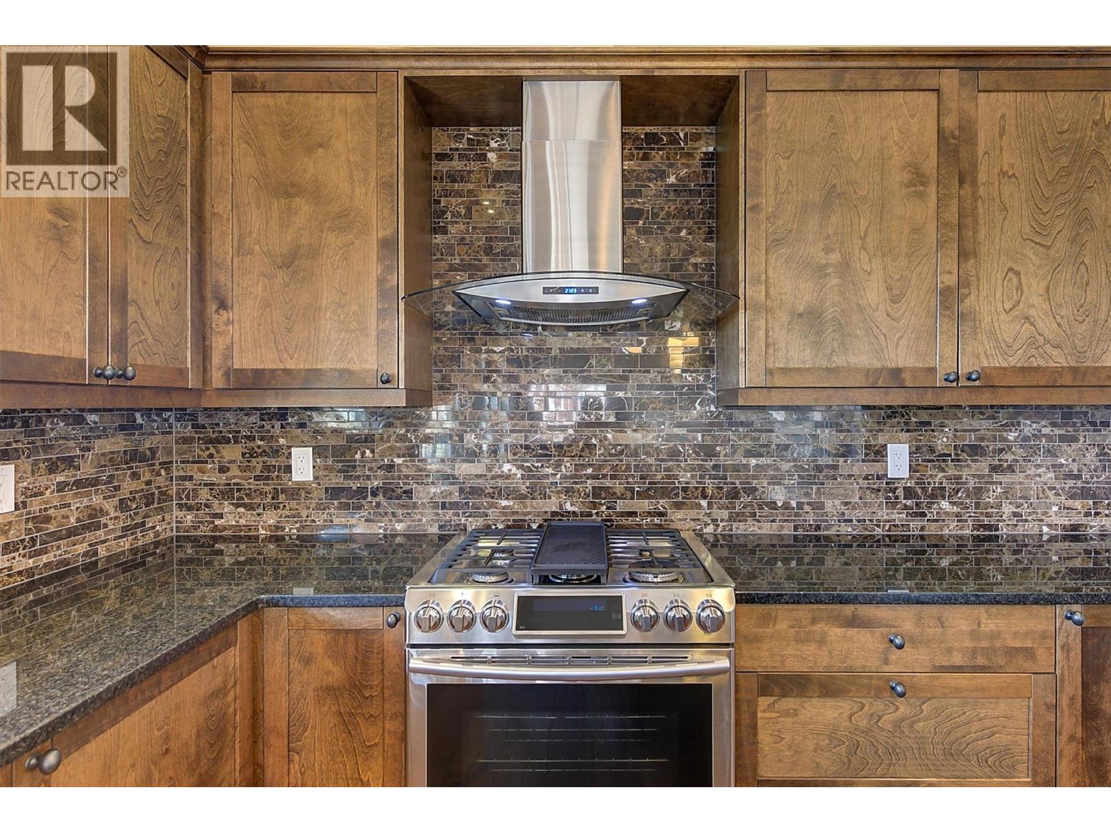 6172 Seymoure Avenue, Peachland